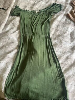 Green Off-Shoulder Ribbed Midi Dress
